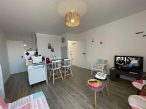 Appartement rénové à neuf, 4 couchages, balcon ensoleillé, parking privé, proche plage et commerces - FR-1-224C-173